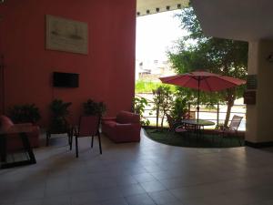 TV a/nebo společenská místnost v ubytování Hotel Cabildos