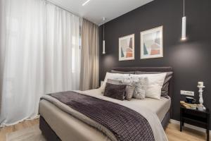 Posteľ alebo postele v izbe v ubytovaní Saint Vitus Apartments with balcony