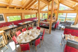 Restauracja lub miejsce do jedzenia w obiekcie Wellness- und Familienhotel Dachsteinresort