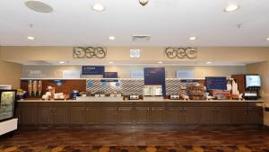 a food counter in aasteryasteryasteryasteryasteryasteryasteryasteryasteryasteryastery at Holiday Inn Express & Suites Chicago-Deerfield Lincolnshire by IHG in Riverwoods +34 photos