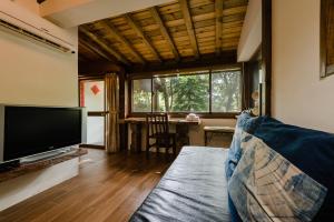 TV a/nebo společenská místnost v ubytování Zhou Ye Cottage