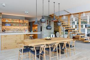 A kitchen or kitchenette at Villa Tamariu