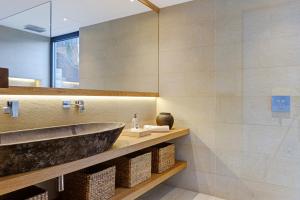A bathroom at Villa Tamariu