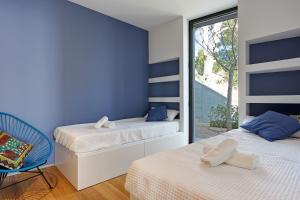A bed or beds in a room at Villa Tamariu