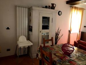 A television and/or entertainment centre at Nice House Near Park and Sea