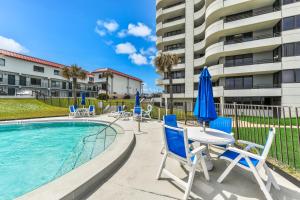 The swimming pool at or close to Horizons