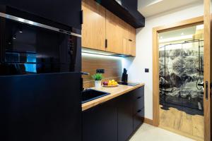 Kuchyňa alebo kuchynka v ubytovaní CHARDONNAY APARTMENT ZAKOPANE Centrum Jagiellońska Residence