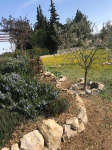 Aed väljaspool majutusasutust Chambre en Ardèche du Sud