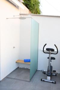 The fitness centre and/or fitness facilities at ATHENS PHOS Brand New Loft in Historical Athens Historical Center