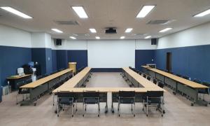 华美达东滩商务区和/或会议室
