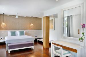 Кровать или кровати в номере Avani Kalutara Resort