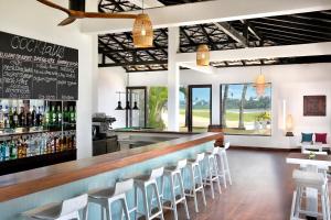 Напитки в Avani Kalutara Resort