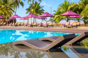 Бассейн в Avani Kalutara Resort или поблизости