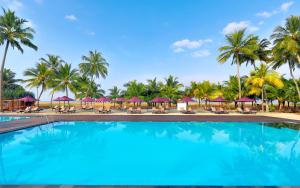 Бассейн в Avani Kalutara Resort или поблизости