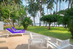 Сад в Avani Kalutara Resort