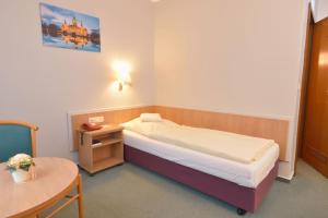 Postel nebo postele na pokoji v ubytování Hotel Bertram + 32 fotografií