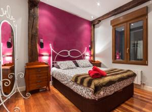 Postel nebo postele na pokoji v ubytování Casa txema tu casa en Bilbao by Urban Hosts