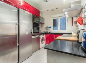 Kuchyňa alebo kuchynka v ubytovaní Casa txema tu casa en Bilbao
