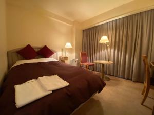 מיטה או מיטות בחדר ב-Koriyama View Hotel