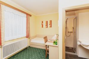 Uma cama ou camas num quarto em Gasthof Berghof
