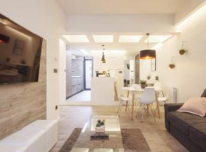 a living room with a couch and a table at Mirasol apartament en Bilbao la vieja by Urban Hosts in Bilbao