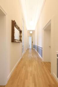 an empty hallway with a white ceiling and wood floors at Osteiner Hof by The Apartment Suite in Mainz
