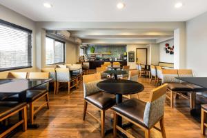 a restaurant with tables and chairs and a bar at La Quinta by Wyndham San Diego Mission Bay in San Diego
