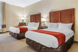 Llit o llits en una habitació de Comfort Inn & Suites Clemson - University Area