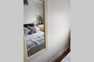 Katil atau katil-katil dalam bilik di A home away from home with a big welcome +3 gambar