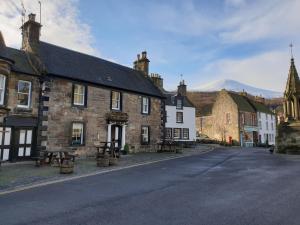 an empty street in an old town with buildings at The Covenanter Hotel in Falkland