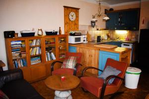 a kitchen with a table and chairs and a microwave at Chalupa Ádr u Duchků in Teplice nad Metují