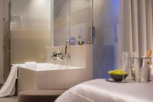 Kúpeľňa v ubytovaní hirschen dornbirn - das boutiquestyle hotel - skyrelax & wellness im rooftop