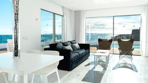 Uma área de estar em CalaLanzarote Suites Hotel - Adults Only