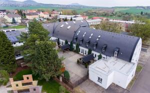 Nespecifikovaný výhled na hory nebo výhled na hory při pohledu z hotelu