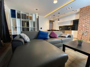 a living room with a couch and a table at P&J Apartments Lubicz in Kraków