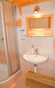 Kúpeľňa v ubytovaní Apartments Rokytka 112 a 208