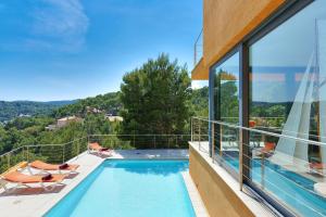 a house with a swimming pool and a balcony at Naranja in Tamariu