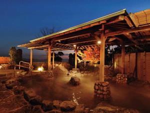 um gazebo com fumo a sair dele em Mikawa Bay Hills Hotel em Nishio