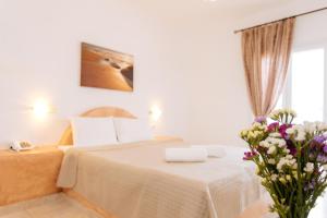 Postel nebo postele na pokoji v ubytování Nikos Hotel