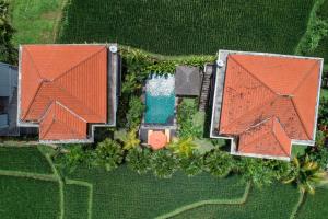 an overhead view of a house with a swimming pool at Cenik Villa Ubud in Ubud