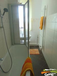 Ένα μπάνιο στο Ferienwohnung August 30