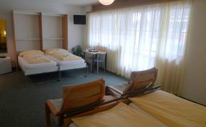 Ένα ή περισσότερα κρεβάτια σε δωμάτιο στο Hotel Oberland