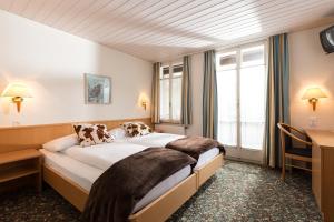Ένα ή περισσότερα κρεβάτια σε δωμάτιο στο Hotel Oberland