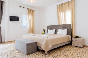 Postel nebo postele na pokoji v ubytování Nikos Hotel