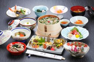 Comida en el ryokan o alrededores 4 fotos más