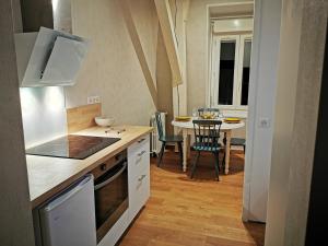 Η κουζίνα ή μικρή κουζίνα στο Studio vue mer L échappée normande