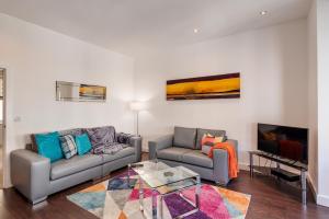 Ruang duduk di Strathmore House Apartments
