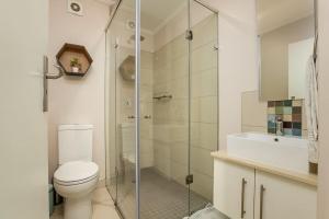 Ένα μπάνιο στο The Apex Rosebank - Building with generator +12 φωτογραφίες