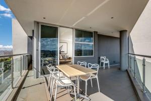 Μπαλκόνι ή βεράντα στο The Apex Rosebank - Building with generator