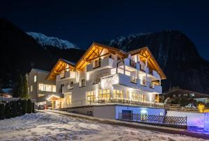 Nespecifikovaný výhled na hory nebo výhled na hory při pohledu z hotelu